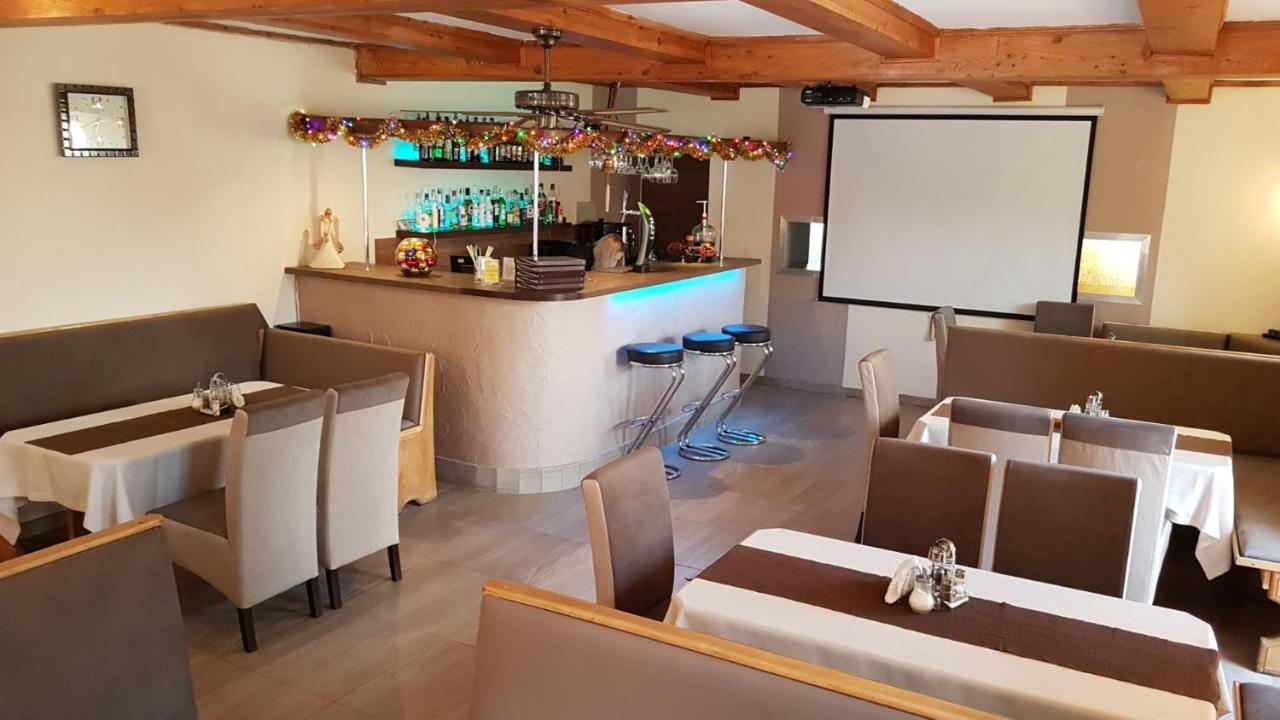 Restauracja Ibiza Aparthotel Ludwikowice Klodzkie ภายนอก รูปภาพ